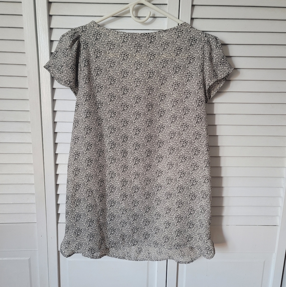 LOFT Patterned Blouse w. Ruffle Sleeves, Size M - Picture 9 of 9